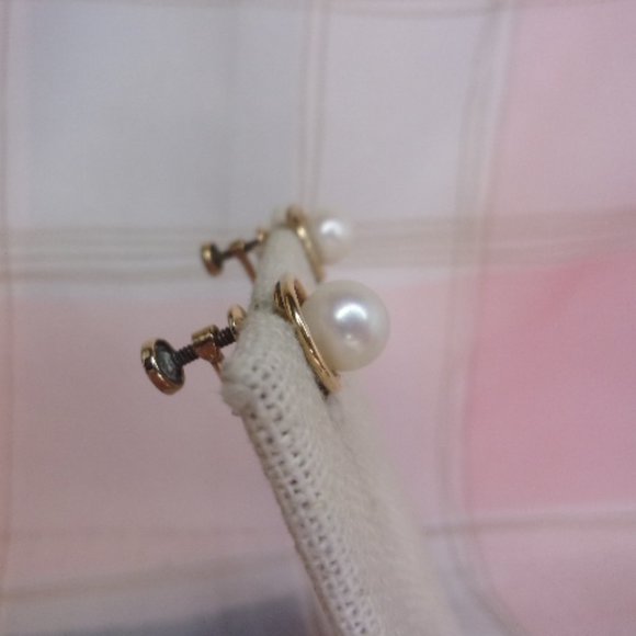 WRE Gold Filled Cultured Pearl Screw Back Earrings - Picture 3 of 7
